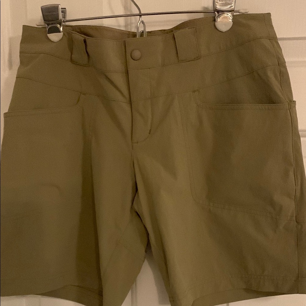 EMS Eastern Mountain Sports compass shorts size 8
EUC